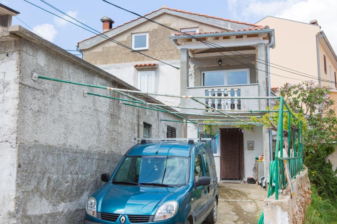 Retro Apartment Vrbnik Zewnętrze zdjęcie